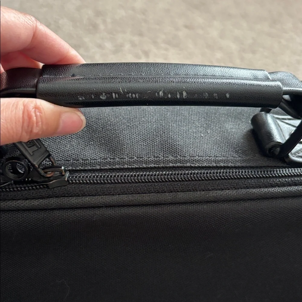 Targus Black Briefcase/Laptop Shoulder Bag